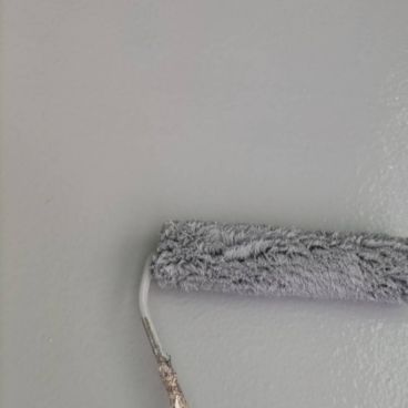 神奈川県小田原市 J様邸 ベランダ床塗装の上塗り工程