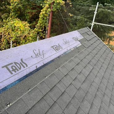 アスファルトシングル張り施工中|川﨑市 K様邸 アスファルトシングル張り施工中|川﨑市 K様邸