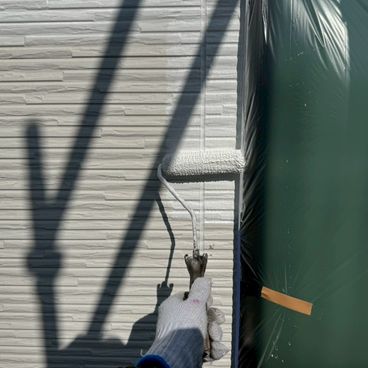 アクセント外壁塗装の下塗り｜横浜市港南区 K様邸